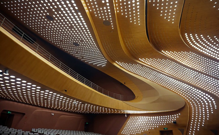 內蒙古烏（wū）蘭（lán）察布劇院微孔吸音板聲學工程-1